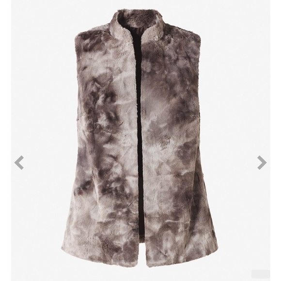 4/$20 Chico’s faux fur plush vest beige black with mandarin collar- size S- 4 US - Picture 1 of 10